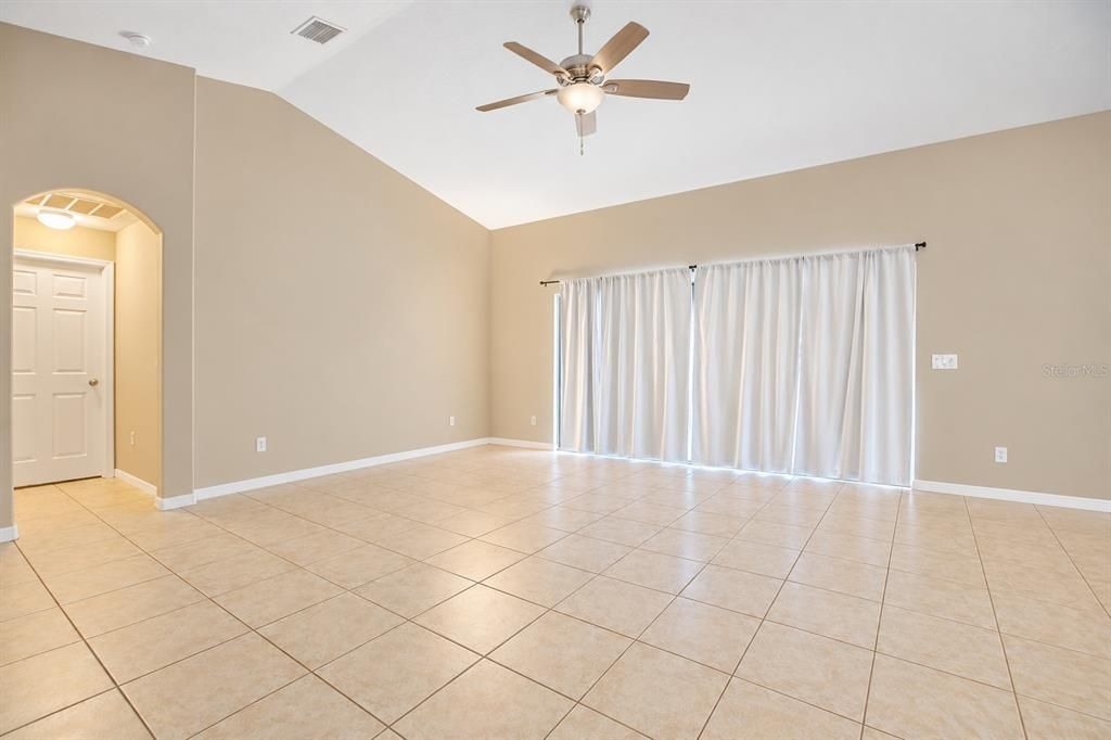 For Sale: $350,000 (4 beds, 2 baths, 2208 Square Feet)