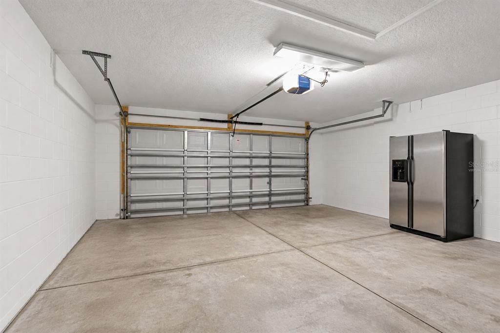 For Sale: $350,000 (4 beds, 2 baths, 2208 Square Feet)