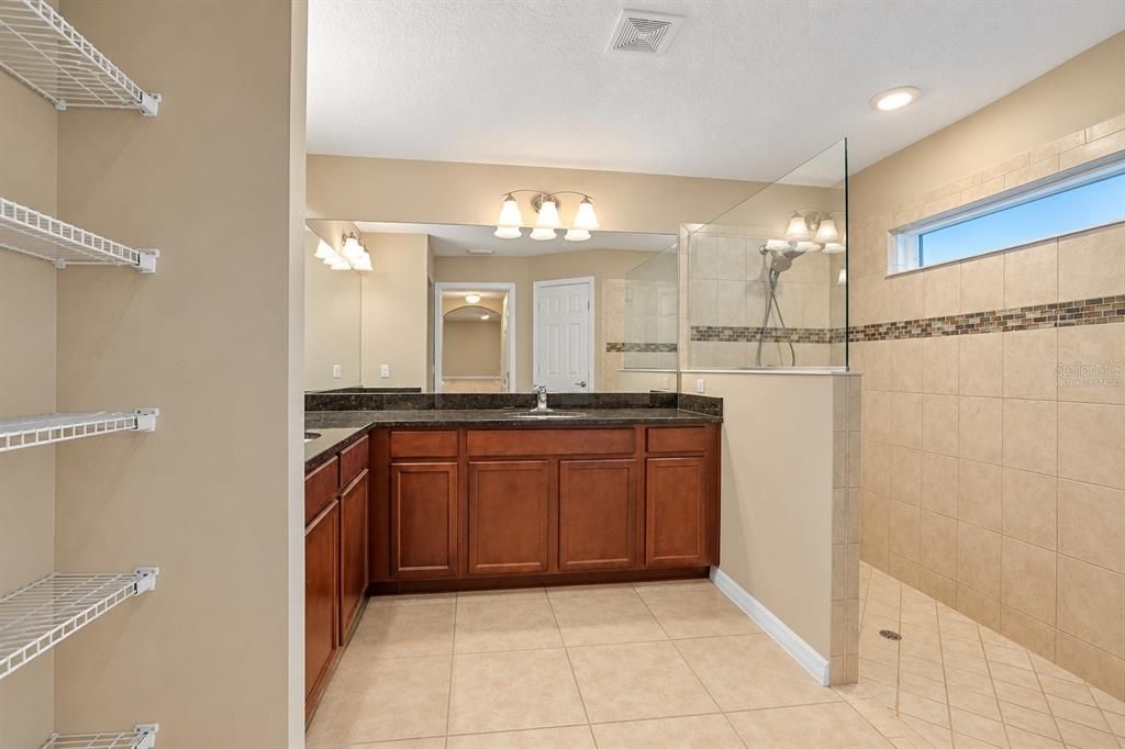 For Sale: $350,000 (4 beds, 2 baths, 2208 Square Feet)