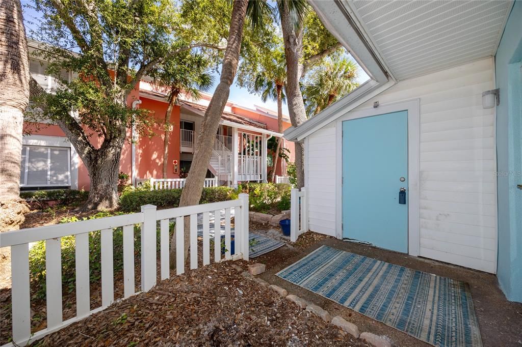 For Sale: $299,900 (2 beds, 2 baths, 1280 Square Feet)