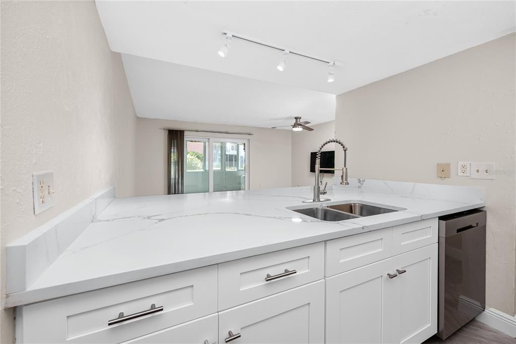 For Sale: $299,900 (2 beds, 2 baths, 1280 Square Feet)