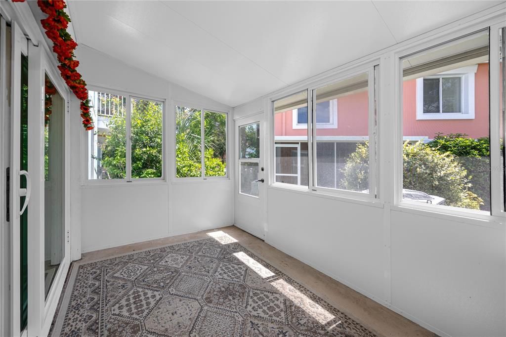 For Sale: $299,900 (2 beds, 2 baths, 1280 Square Feet)