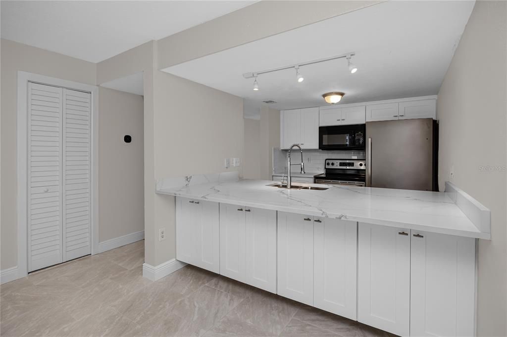 For Sale: $299,900 (2 beds, 2 baths, 1280 Square Feet)