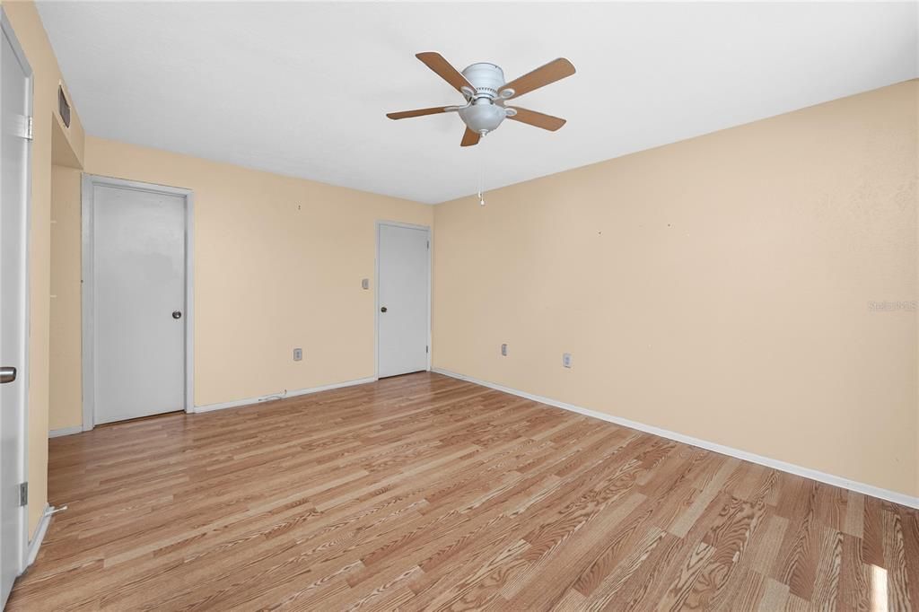 For Sale: $299,900 (2 beds, 2 baths, 1280 Square Feet)