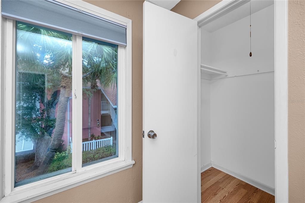 For Sale: $299,900 (2 beds, 2 baths, 1280 Square Feet)