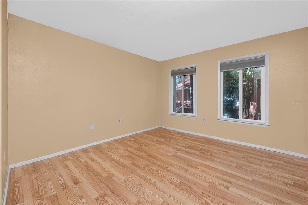 For Sale: $299,900 (2 beds, 2 baths, 1280 Square Feet)