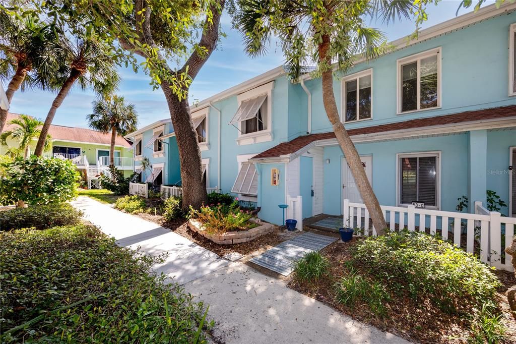 For Sale: $299,900 (2 beds, 2 baths, 1280 Square Feet)