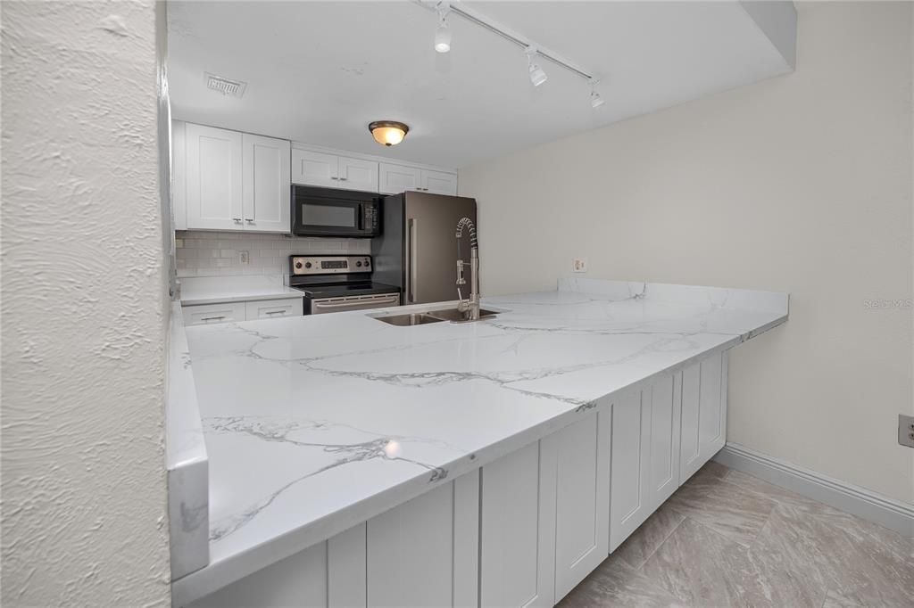 For Sale: $299,900 (2 beds, 2 baths, 1280 Square Feet)