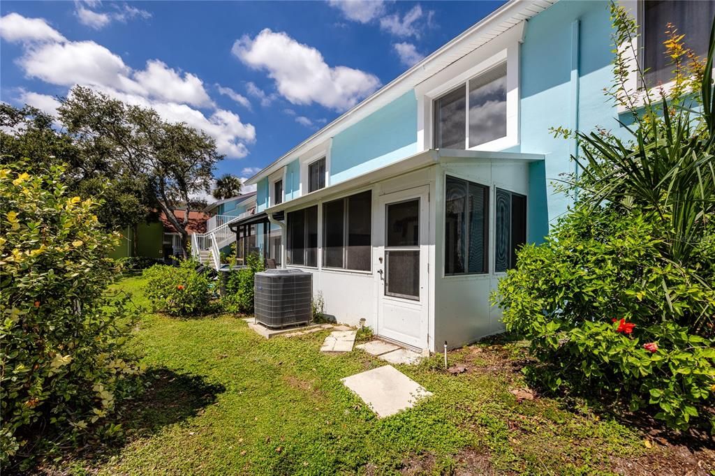 For Sale: $299,900 (2 beds, 2 baths, 1280 Square Feet)