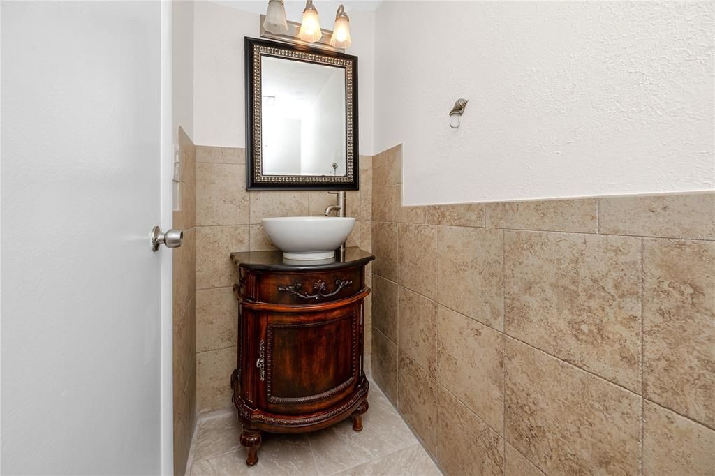 For Sale: $299,900 (2 beds, 2 baths, 1280 Square Feet)