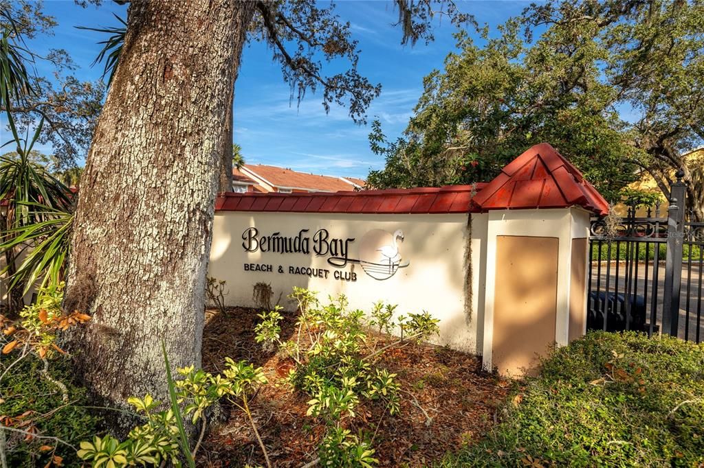 For Sale: $299,900 (2 beds, 2 baths, 1280 Square Feet)
