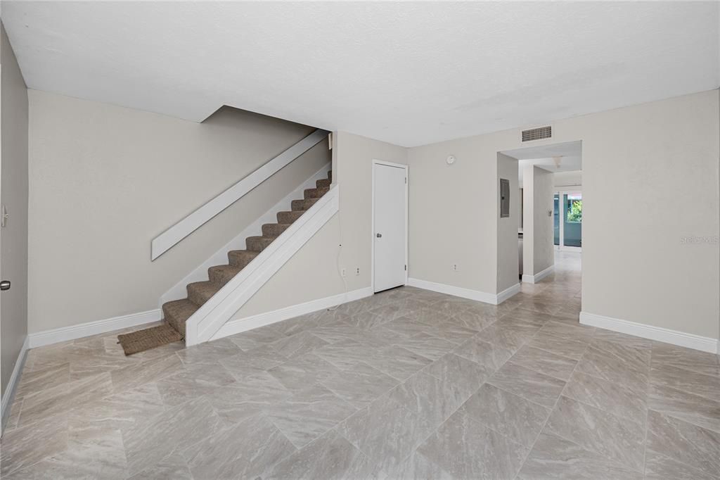 For Sale: $299,900 (2 beds, 2 baths, 1280 Square Feet)