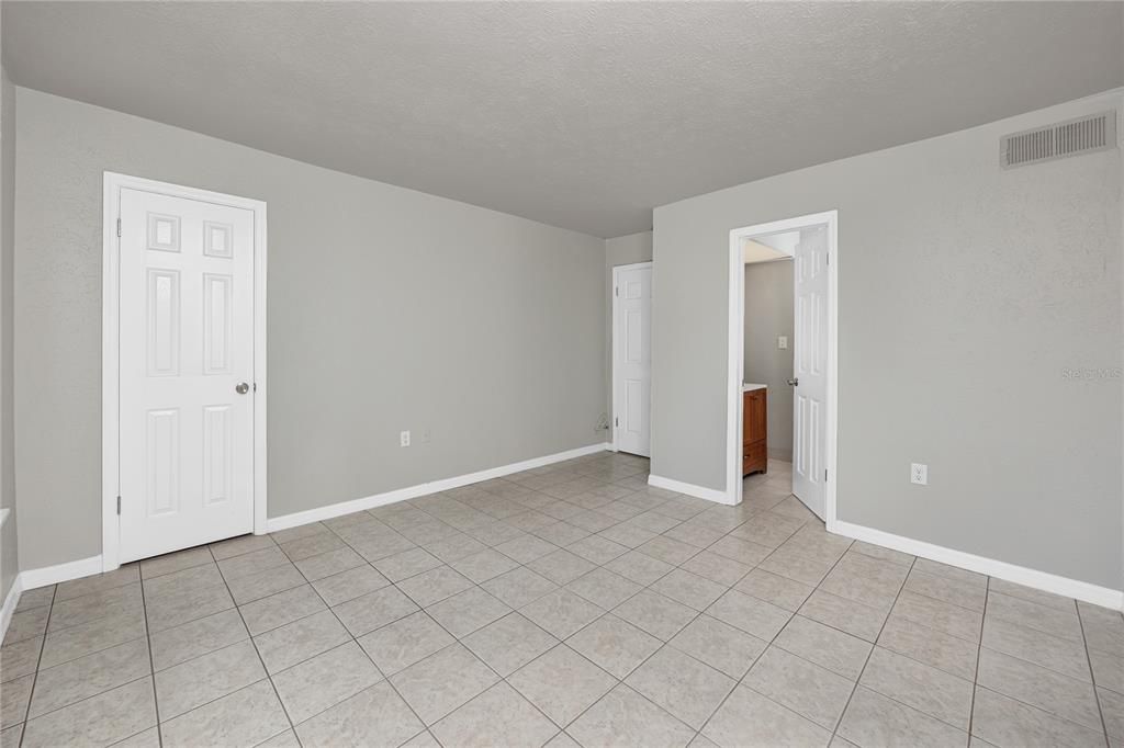For Sale: $215,000 (2 beds, 2 baths, 1280 Square Feet)