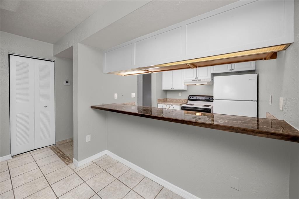 For Sale: $215,000 (2 beds, 2 baths, 1280 Square Feet)