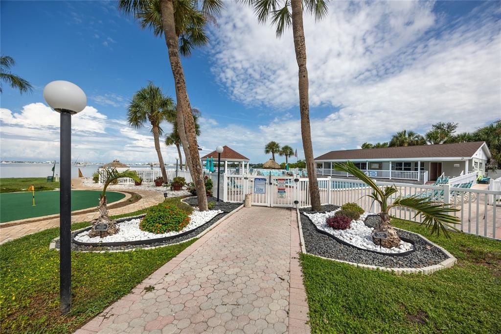 For Sale: $215,000 (2 beds, 2 baths, 1280 Square Feet)
