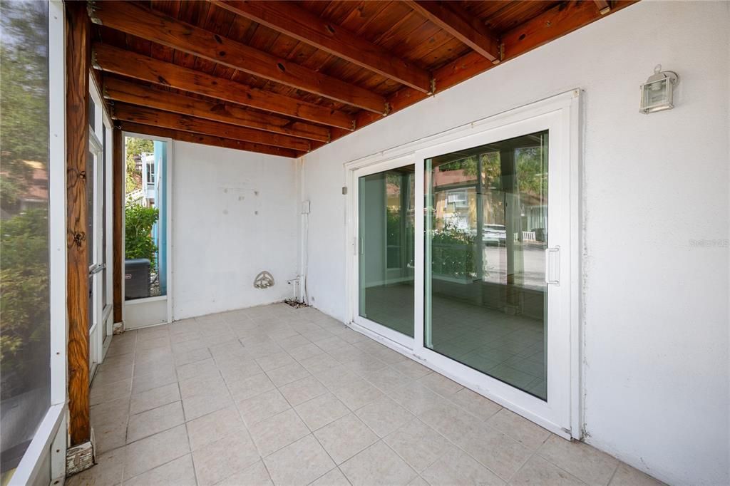 For Sale: $215,000 (2 beds, 2 baths, 1280 Square Feet)