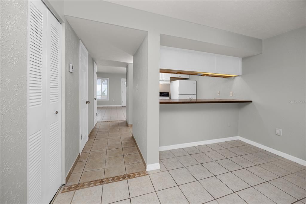 For Sale: $215,000 (2 beds, 2 baths, 1280 Square Feet)