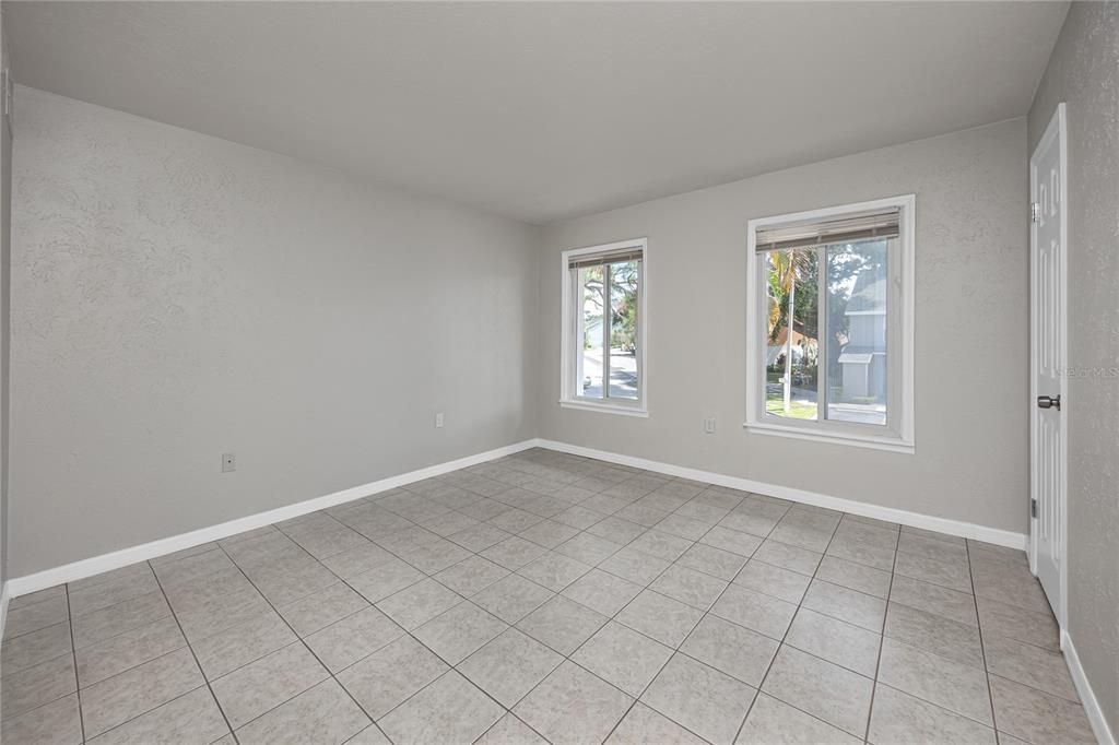 For Sale: $215,000 (2 beds, 2 baths, 1280 Square Feet)