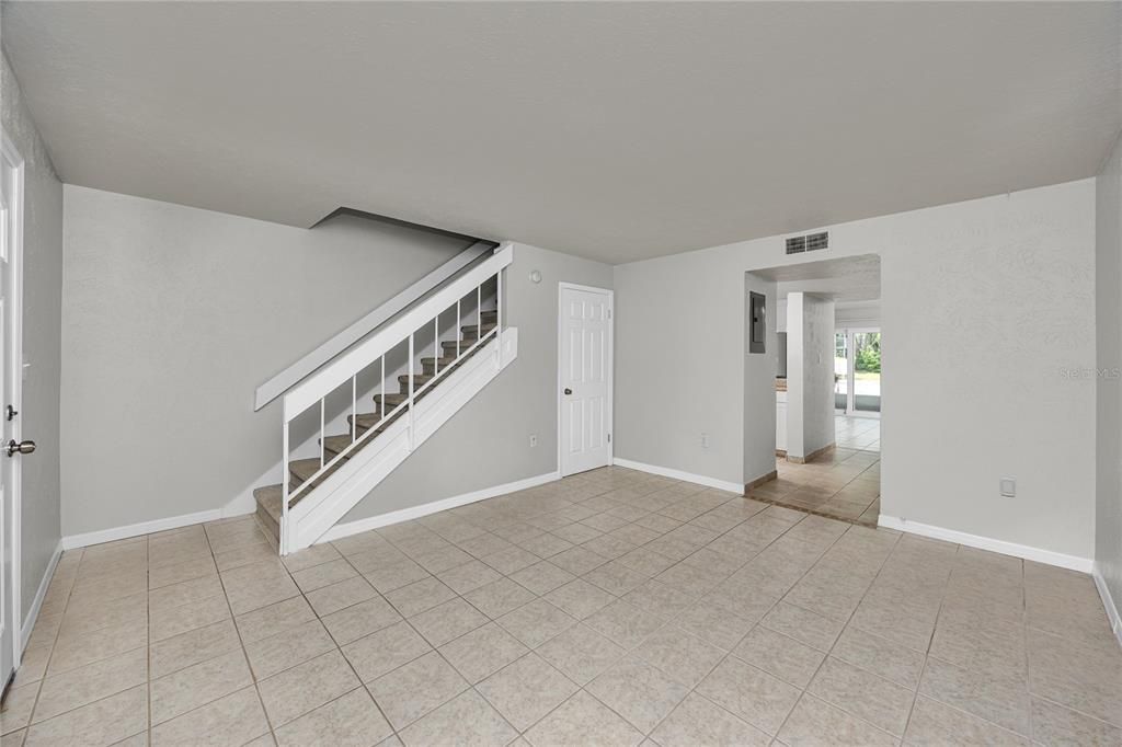 For Sale: $215,000 (2 beds, 2 baths, 1280 Square Feet)