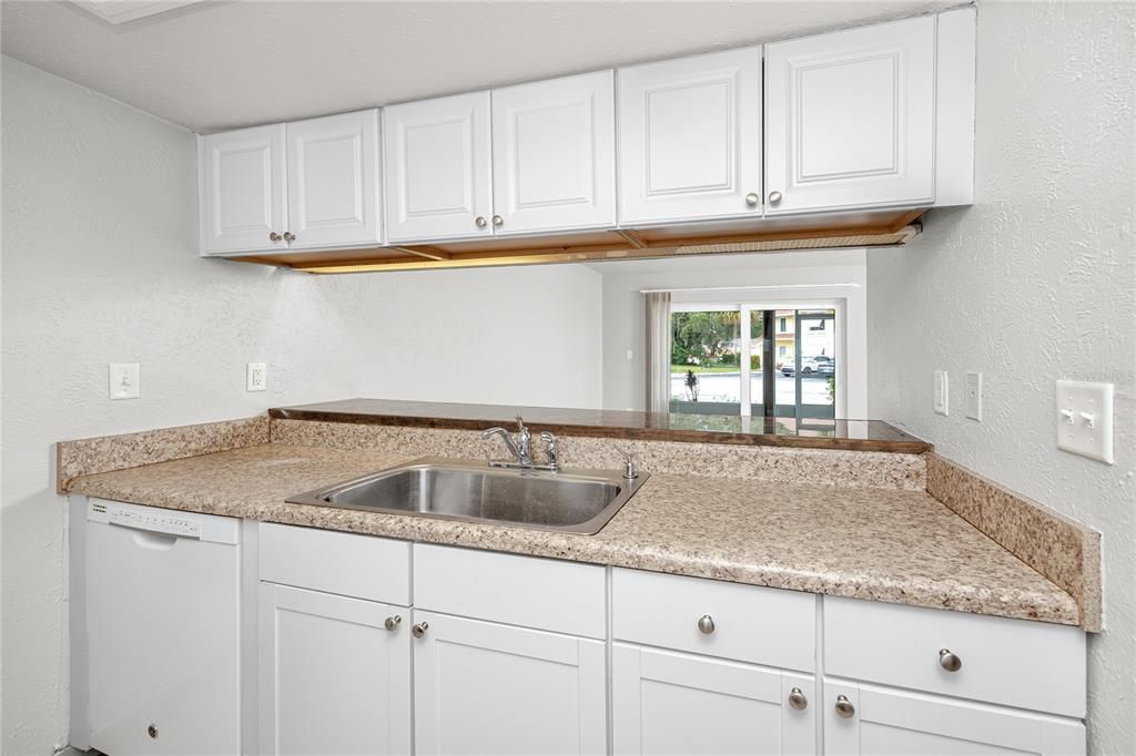 For Sale: $215,000 (2 beds, 2 baths, 1280 Square Feet)