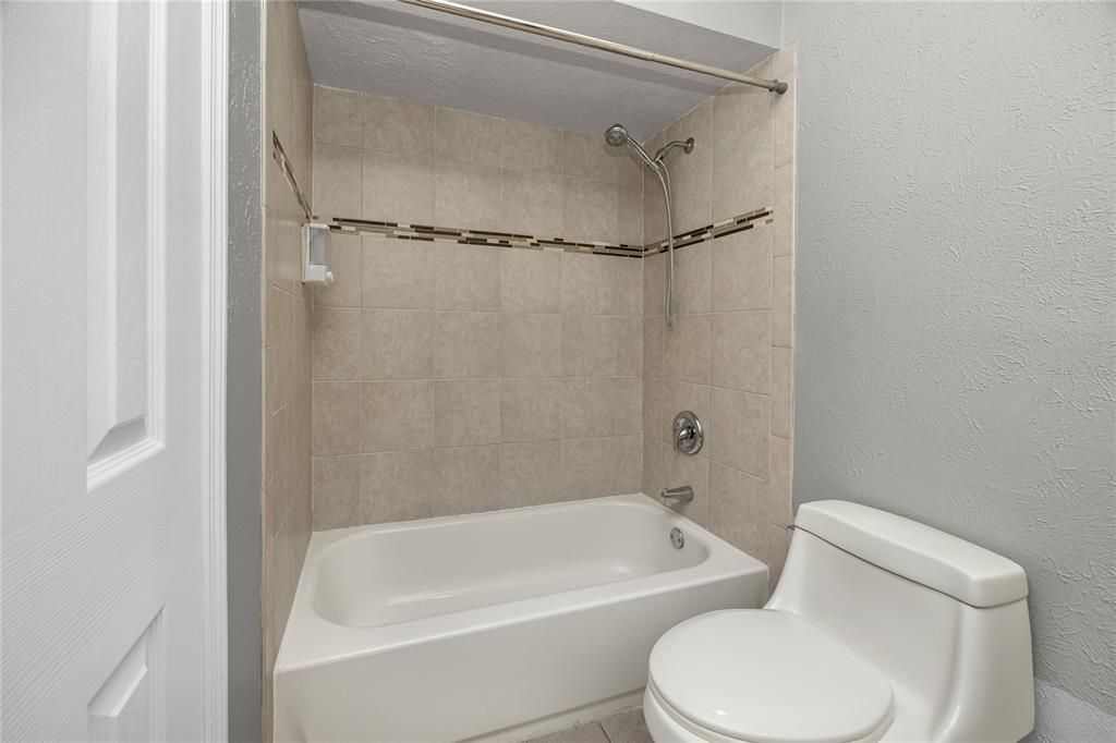 For Sale: $215,000 (2 beds, 2 baths, 1280 Square Feet)