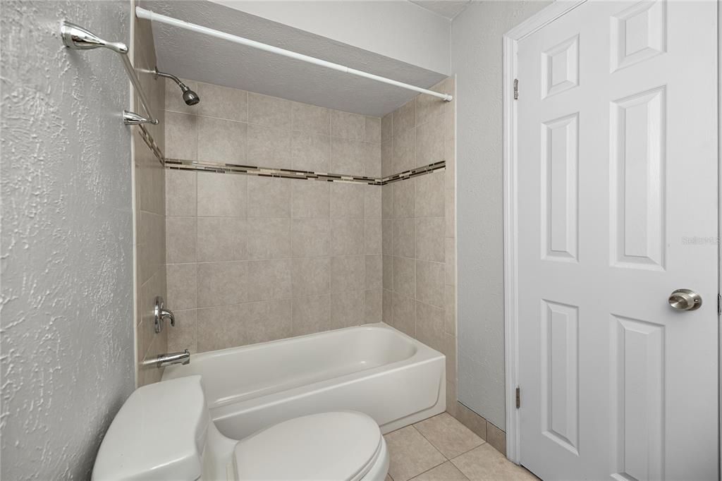 For Sale: $215,000 (2 beds, 2 baths, 1280 Square Feet)