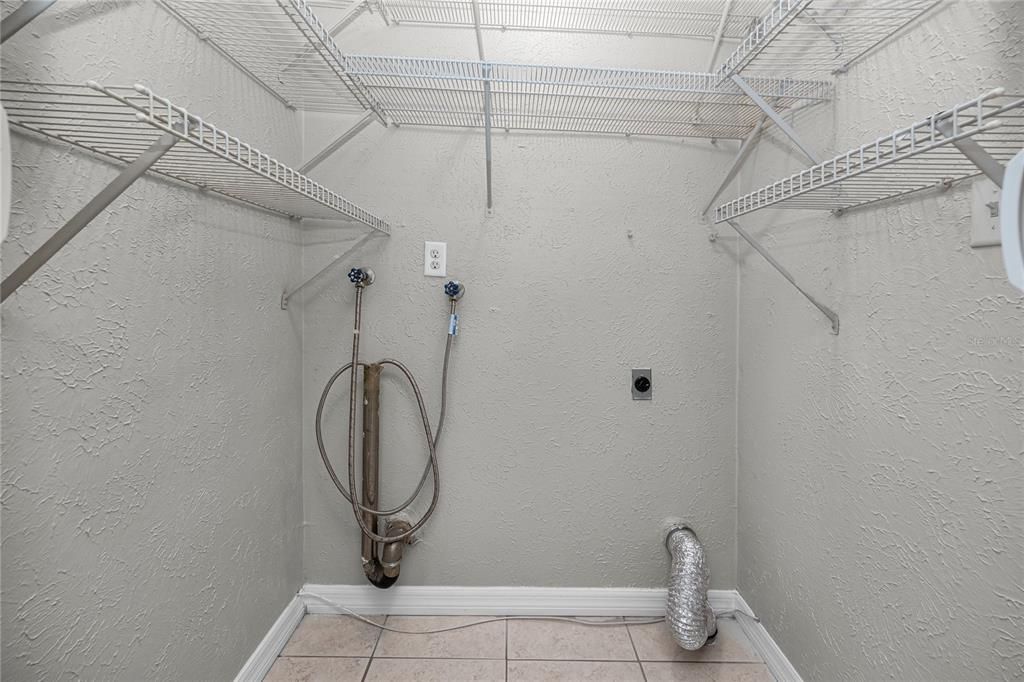 For Sale: $215,000 (2 beds, 2 baths, 1280 Square Feet)