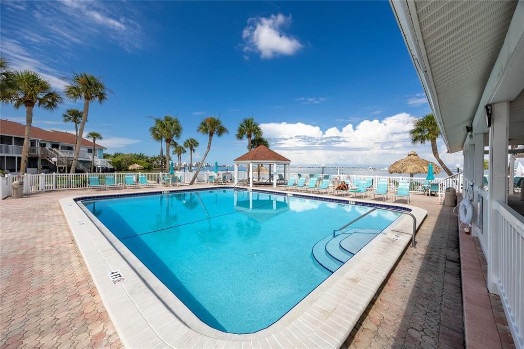 For Sale: $215,000 (2 beds, 2 baths, 1280 Square Feet)