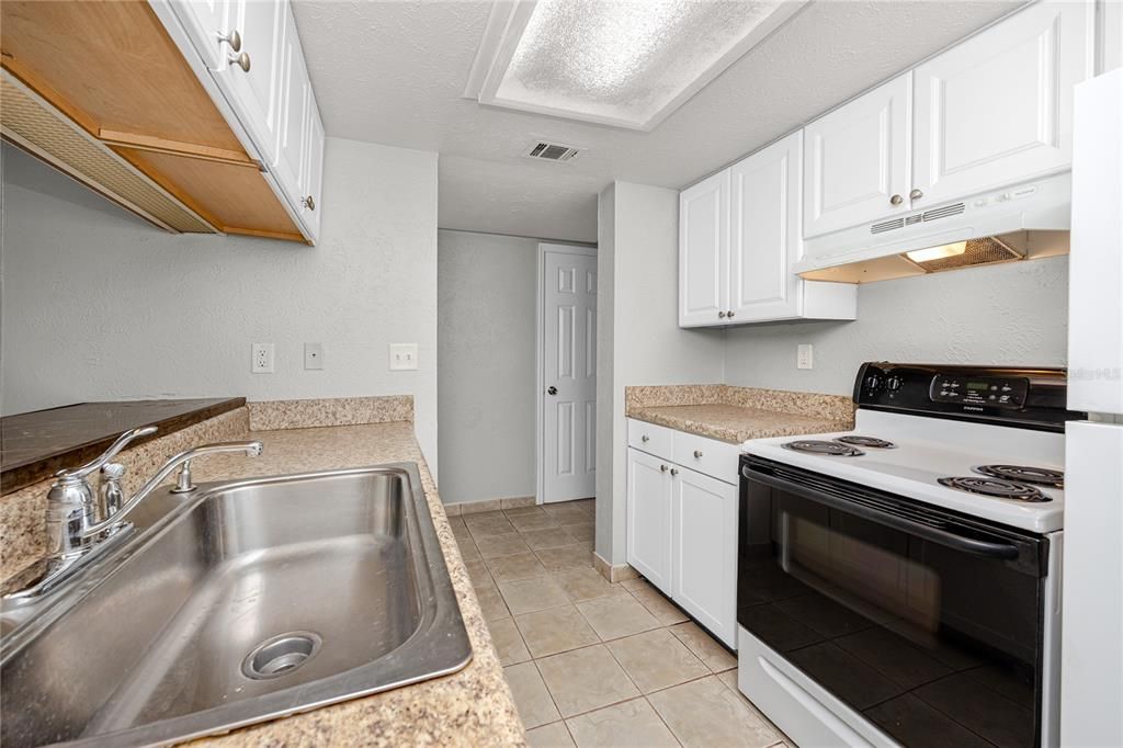 For Sale: $215,000 (2 beds, 2 baths, 1280 Square Feet)