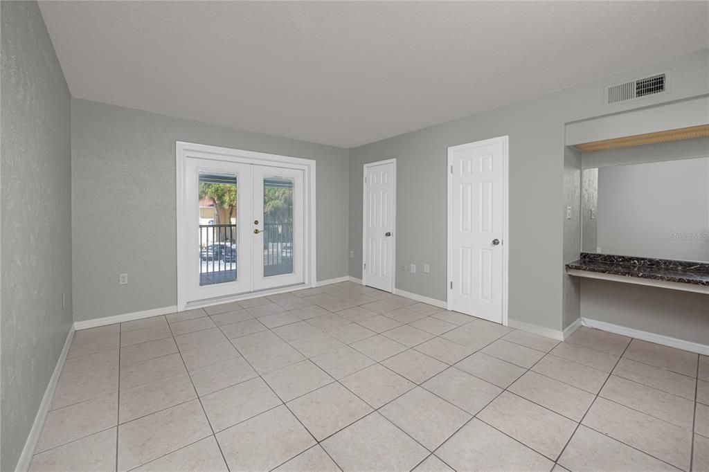 For Sale: $215,000 (2 beds, 2 baths, 1280 Square Feet)
