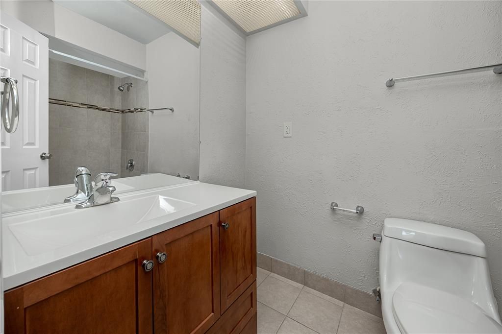 For Sale: $215,000 (2 beds, 2 baths, 1280 Square Feet)