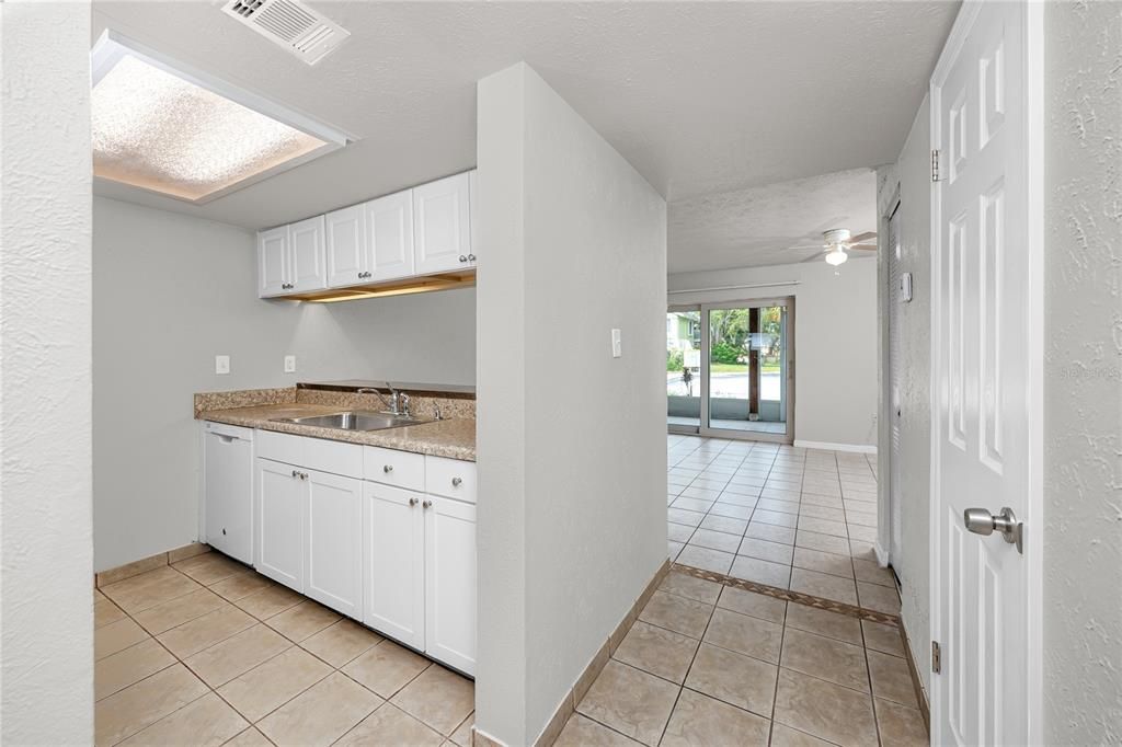 For Sale: $215,000 (2 beds, 2 baths, 1280 Square Feet)
