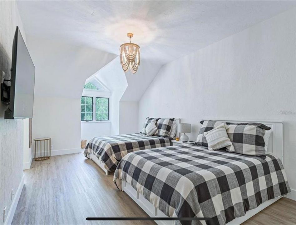 В аренду: $8,000 (4 спален, 2 ванн, 6360 Квадратных фут)