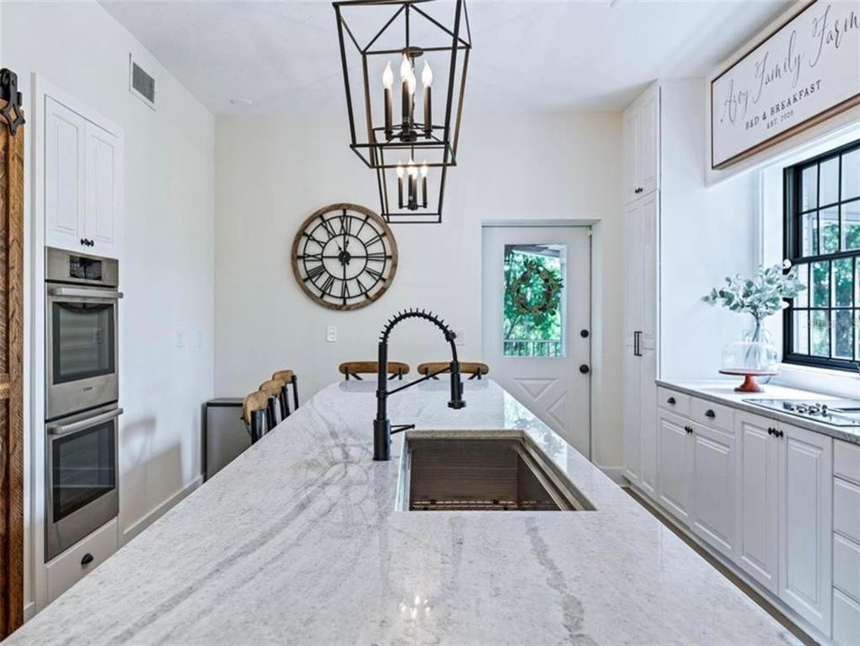 В аренду: $8,000 (4 спален, 2 ванн, 6360 Квадратных фут)