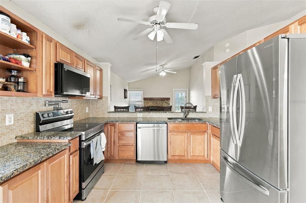 For Sale: $375,000 (3 beds, 2 baths, 1544 Square Feet)