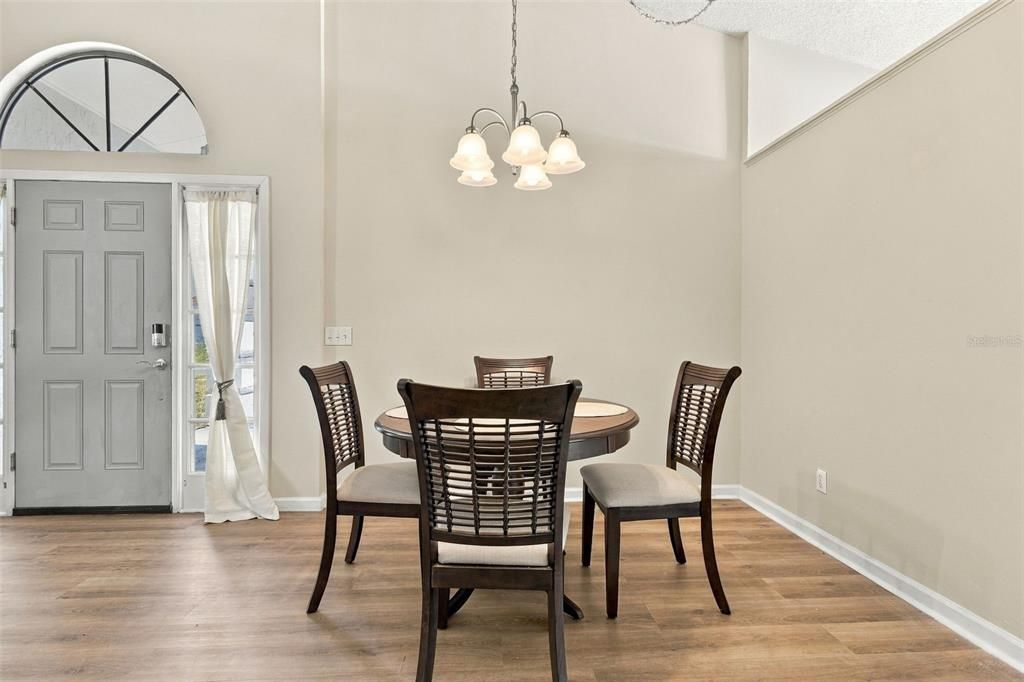 For Sale: $375,000 (3 beds, 2 baths, 1544 Square Feet)