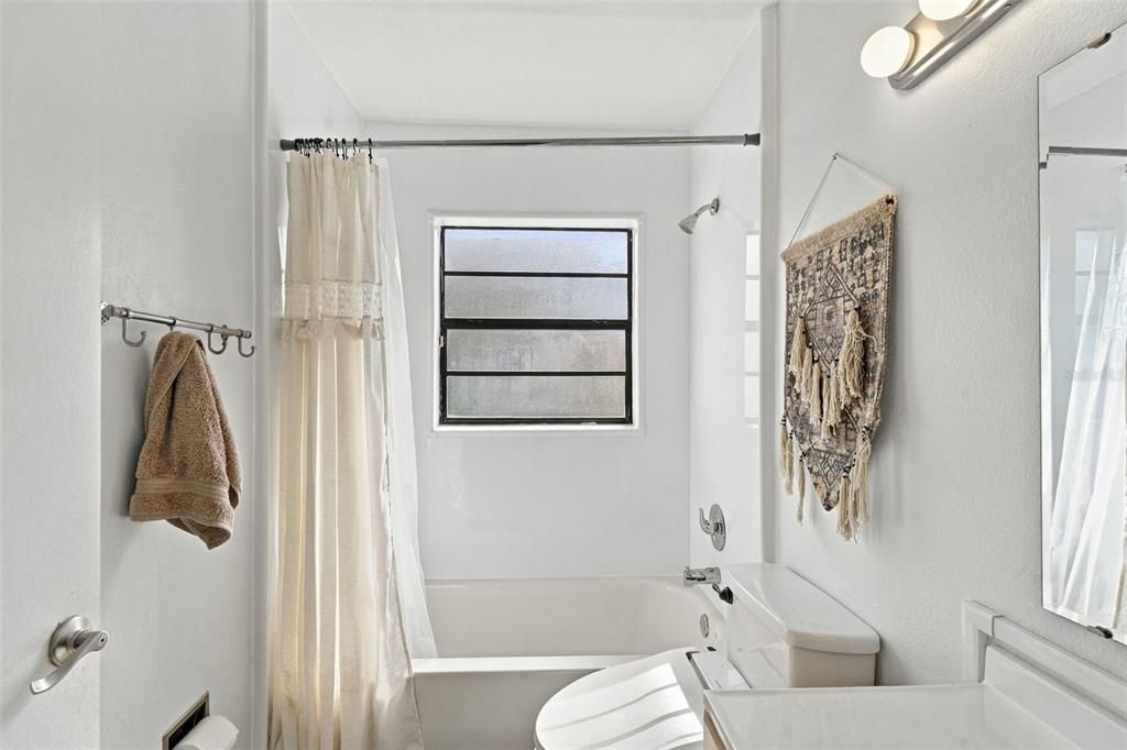 For Sale: $375,000 (3 beds, 2 baths, 1544 Square Feet)