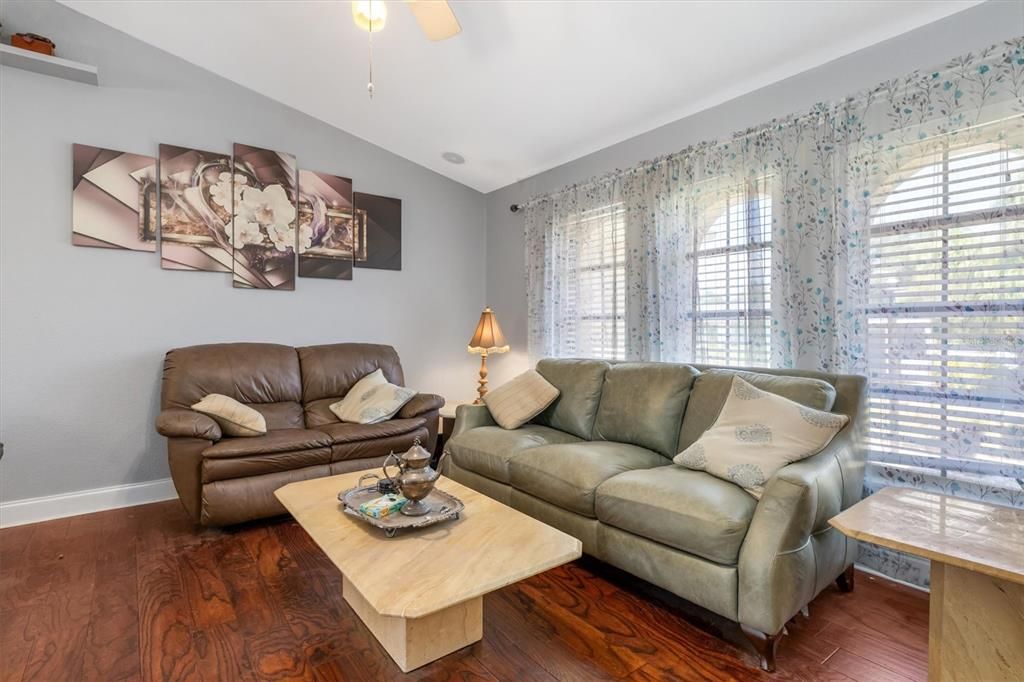 En Venta: $348,800 (3 camas, 2 baños, 1867 Pies cuadrados)