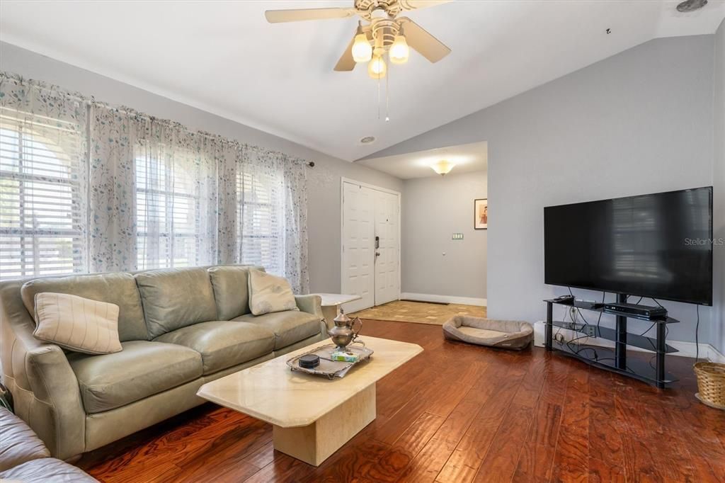 En Venta: $348,800 (3 camas, 2 baños, 1867 Pies cuadrados)