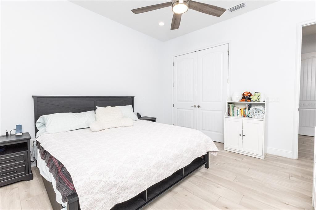 For Sale: $1,250,000 (5 beds, 4 baths, 4275 Square Feet)