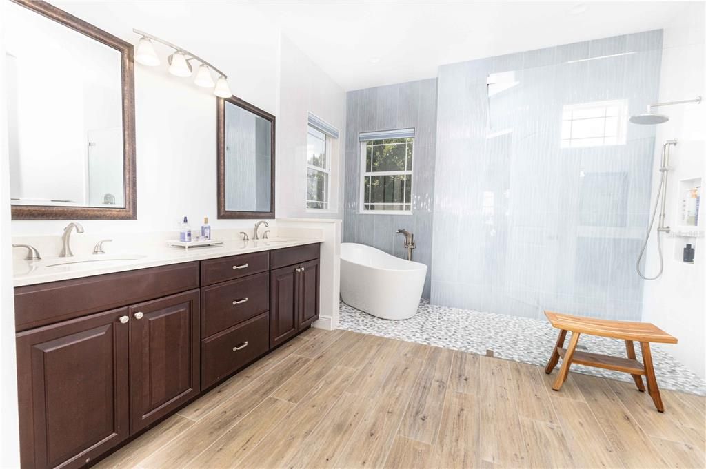 For Sale: $1,250,000 (5 beds, 4 baths, 4275 Square Feet)
