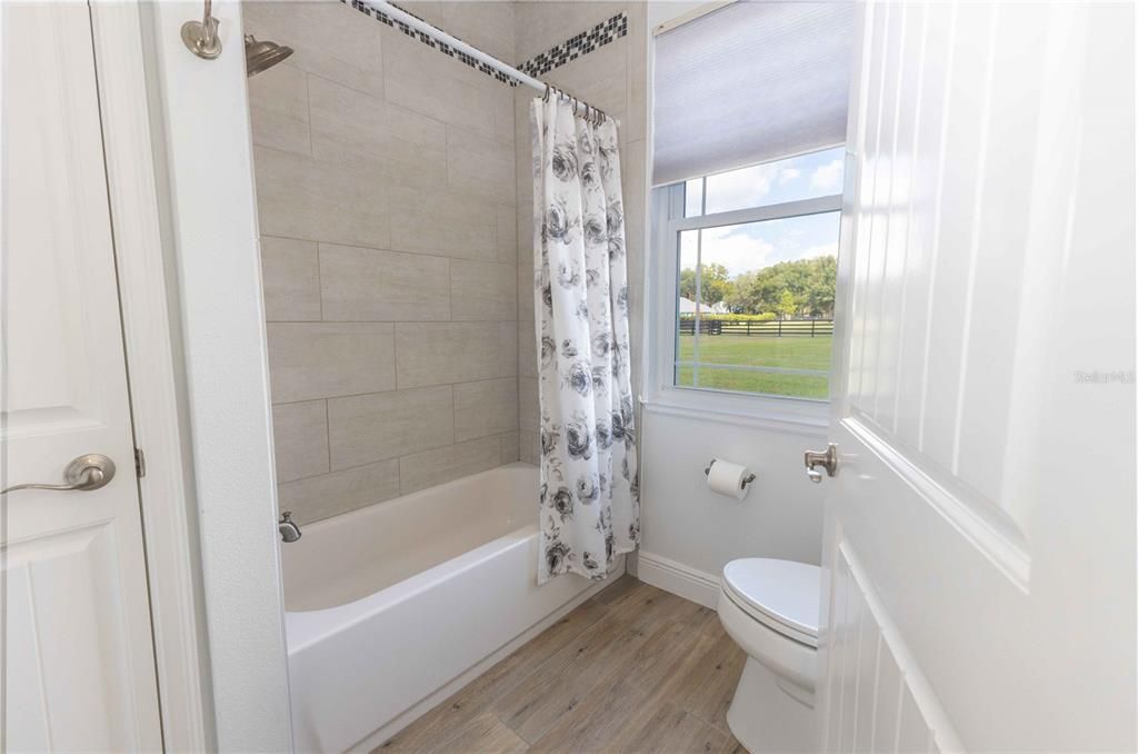 For Sale: $1,250,000 (5 beds, 4 baths, 4275 Square Feet)