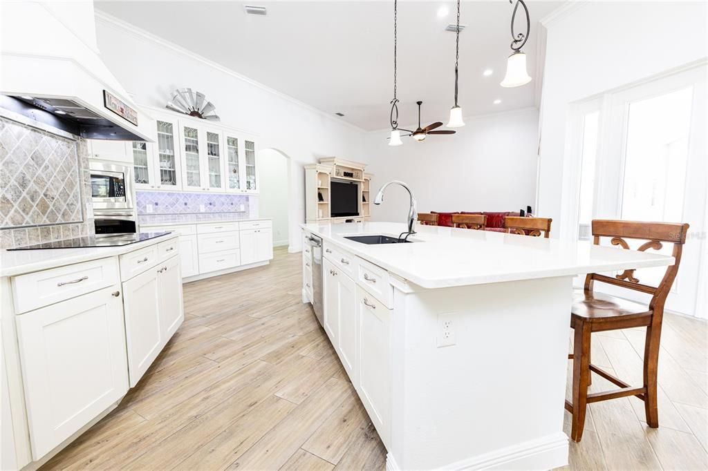 For Sale: $1,250,000 (5 beds, 4 baths, 4275 Square Feet)