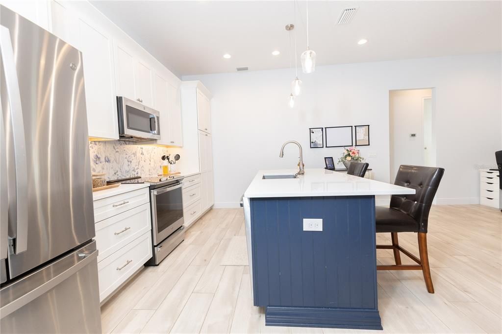 For Sale: $1,250,000 (5 beds, 4 baths, 4275 Square Feet)