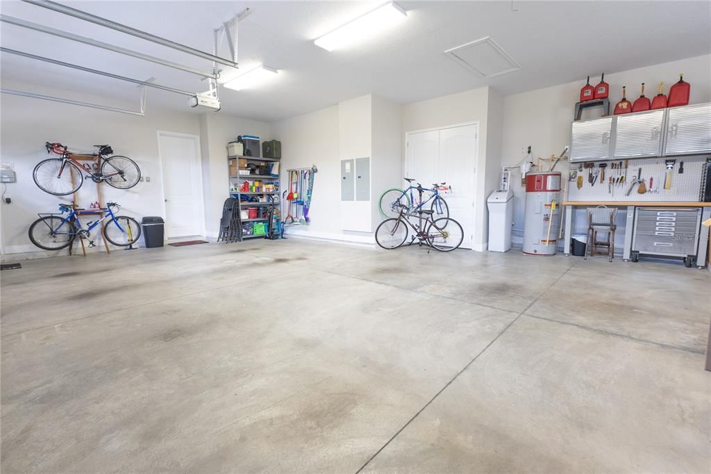 For Sale: $1,250,000 (5 beds, 4 baths, 4275 Square Feet)