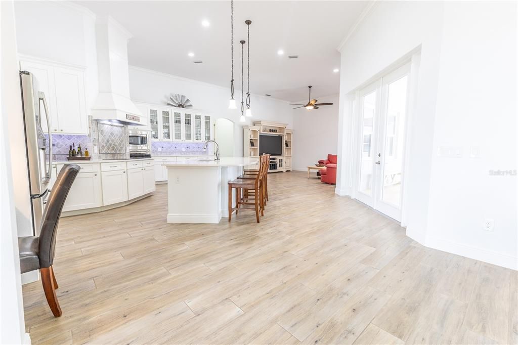 For Sale: $1,250,000 (5 beds, 4 baths, 4275 Square Feet)