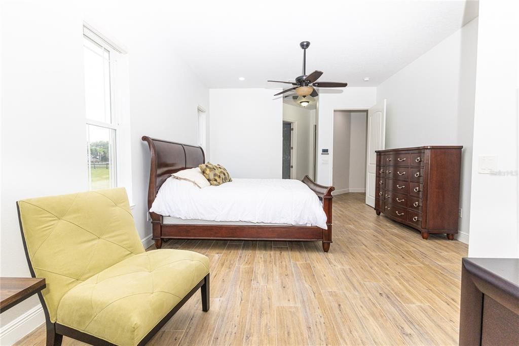 For Sale: $1,250,000 (5 beds, 4 baths, 4275 Square Feet)