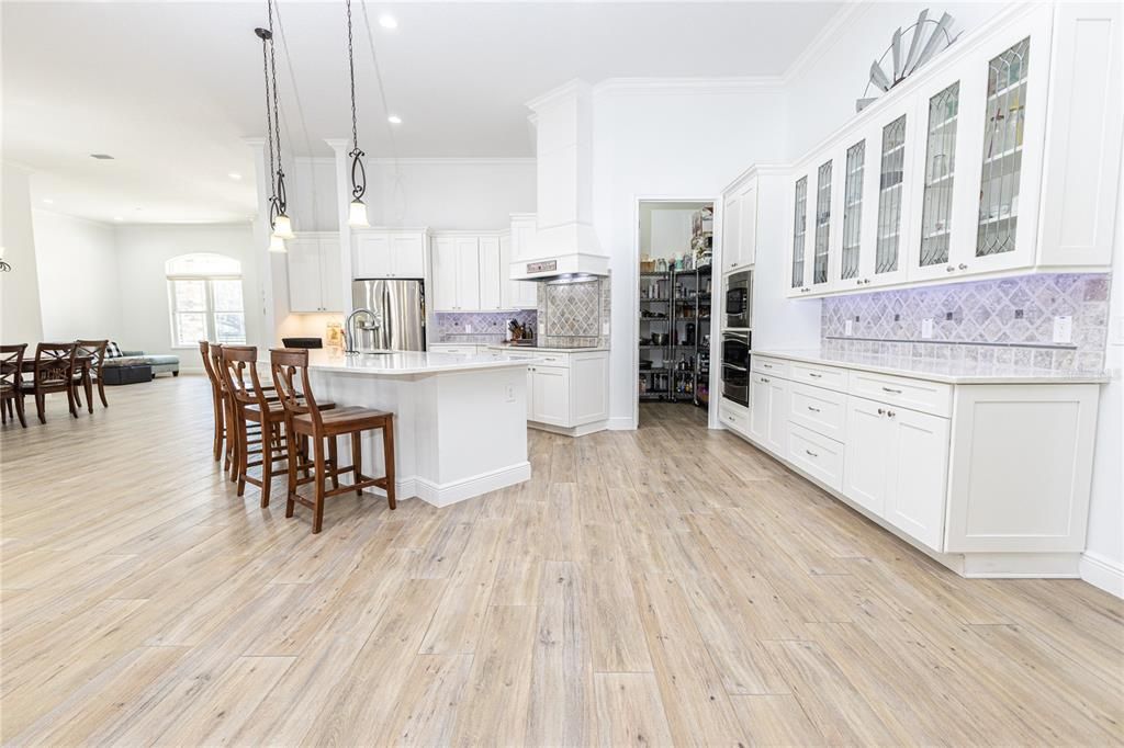 For Sale: $1,250,000 (5 beds, 4 baths, 4275 Square Feet)