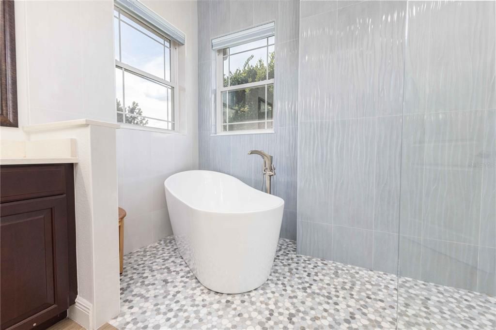 For Sale: $1,250,000 (5 beds, 4 baths, 4275 Square Feet)