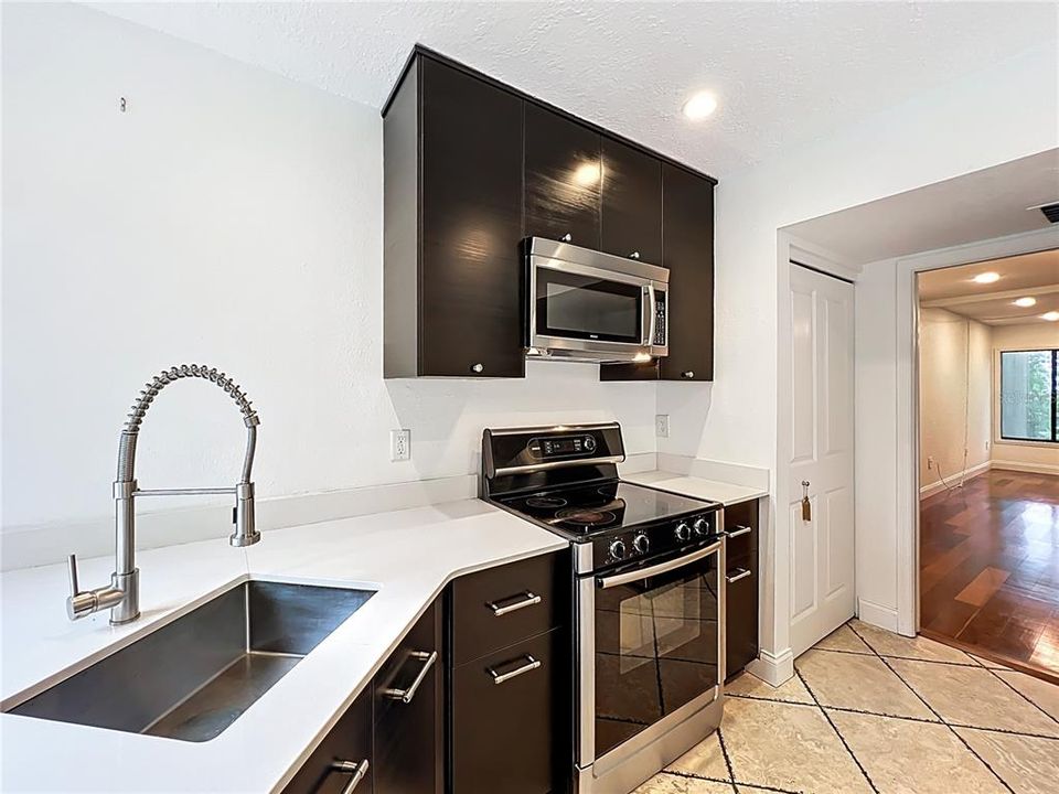 For Rent: $3,200 (2 beds, 2 baths, 1637 Square Feet)